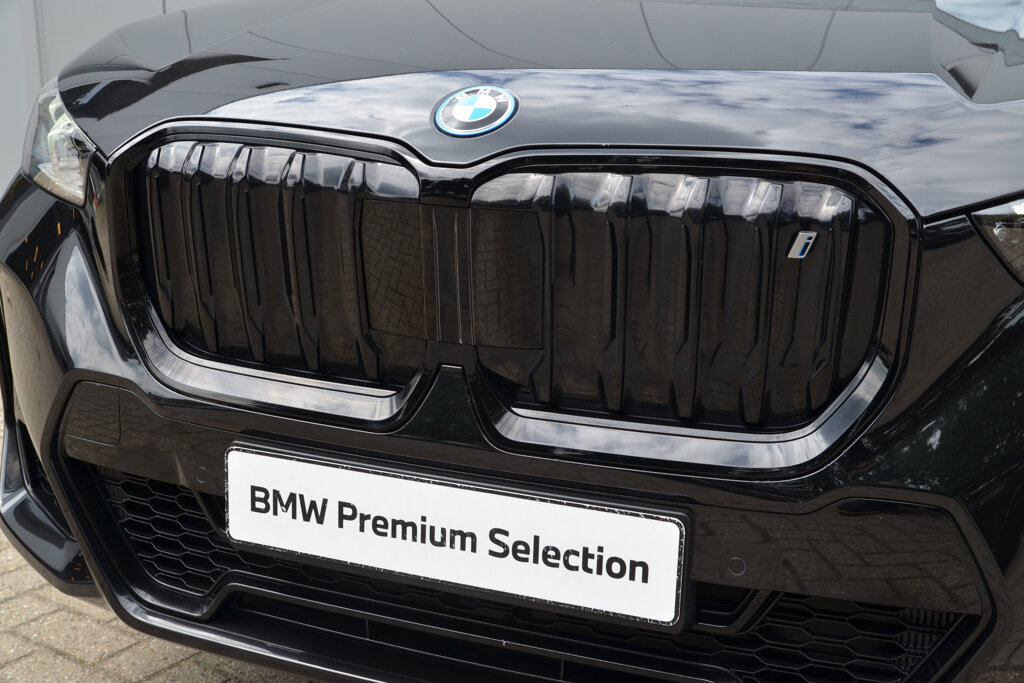 BMW iX1 12