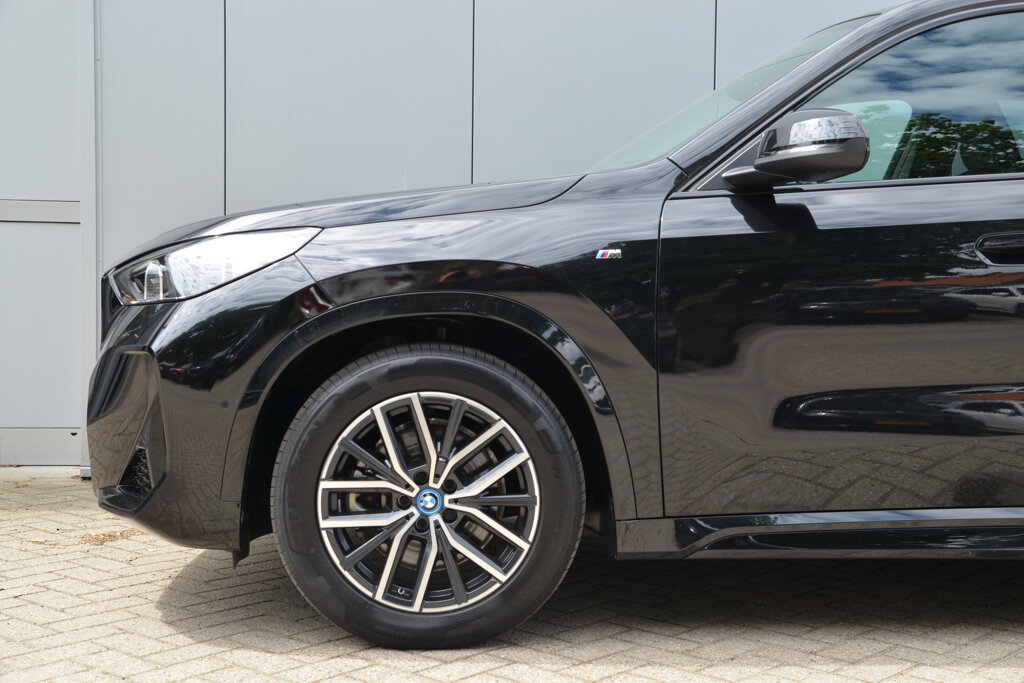 BMW iX1 17