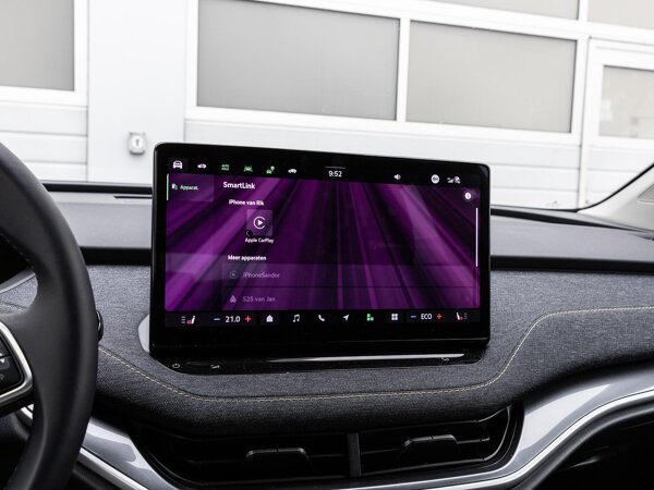 Apple Carplay/Android Auto Apple Carplay/Android Auto