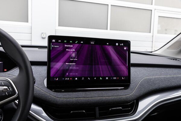 Apple Carplay/Android Auto Apple Carplay/Android Auto