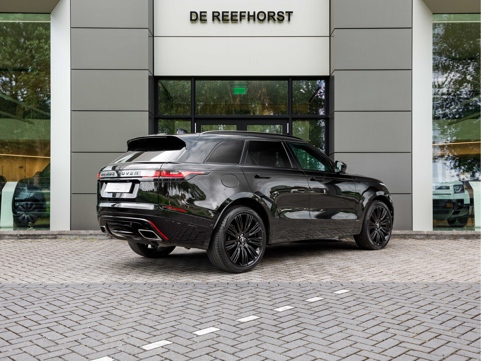Land Rover Range Rover Velar 3.0 D300 AWD R-Dynamic SE - Afbeelding 2