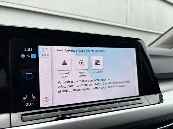 Apple Carplay/Android Auto Apple Carplay/Android Auto