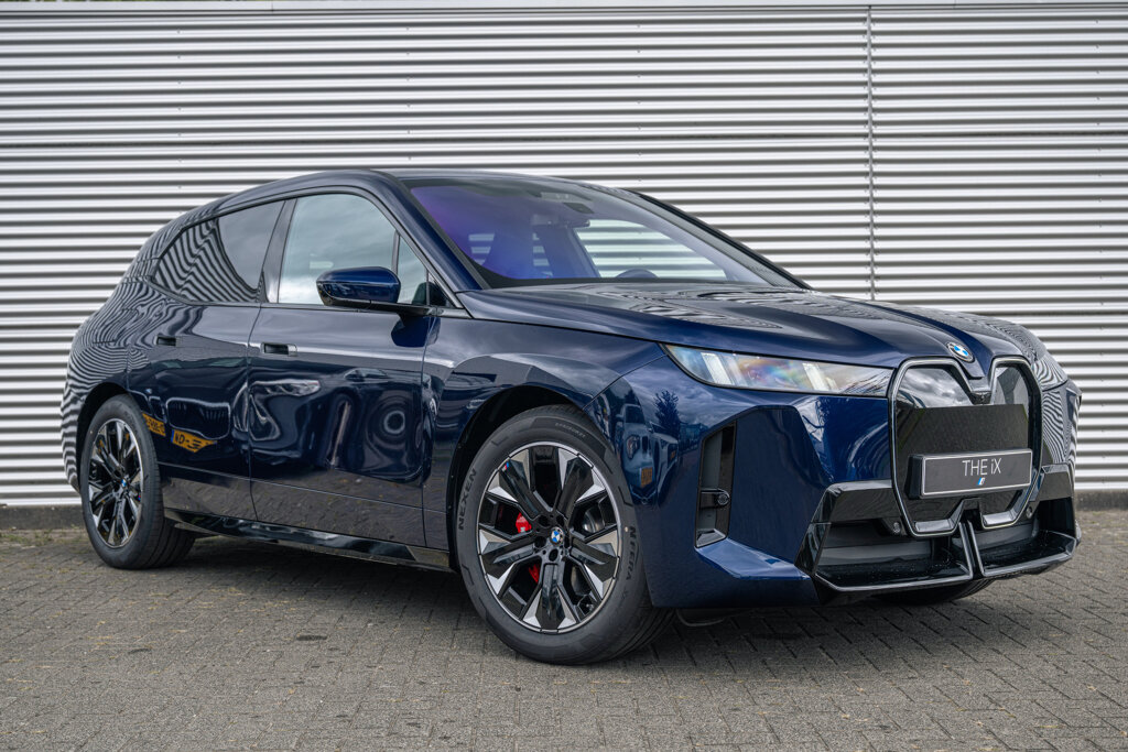 BMW iX 2