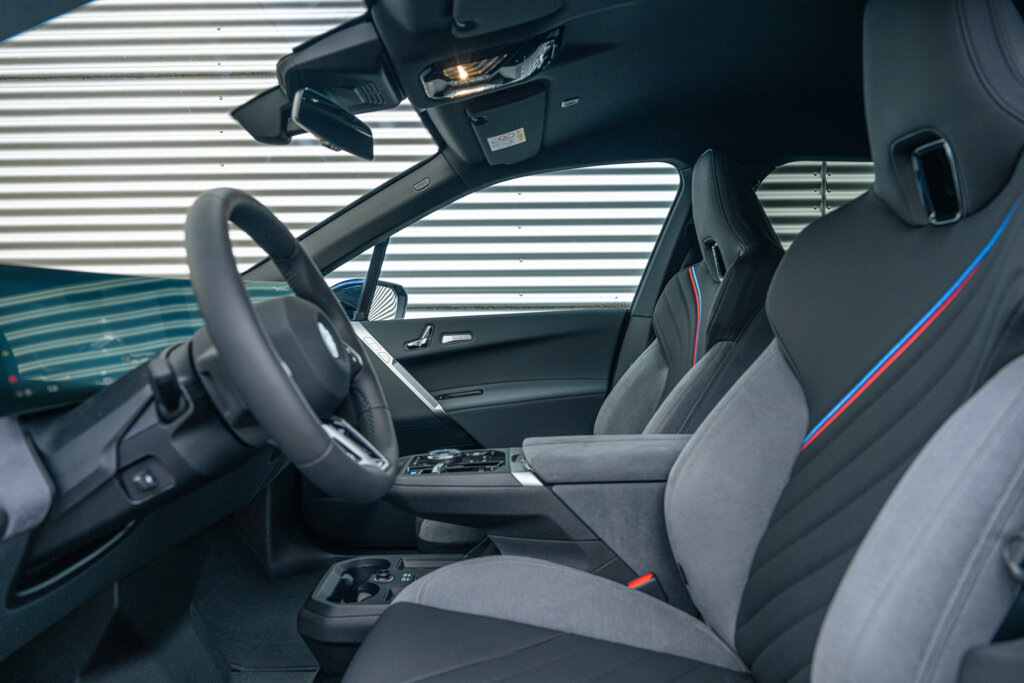 BMW iX 4