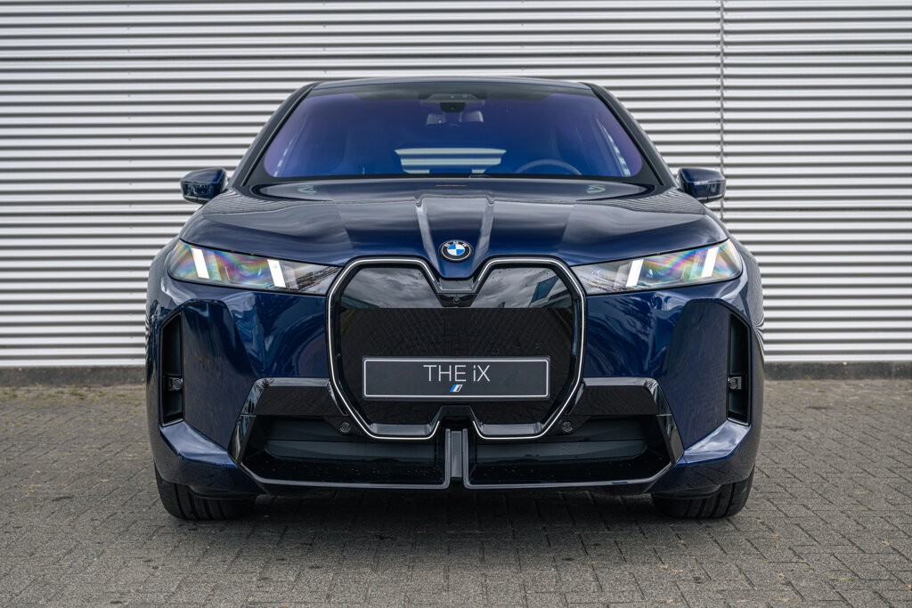 BMW iX 10