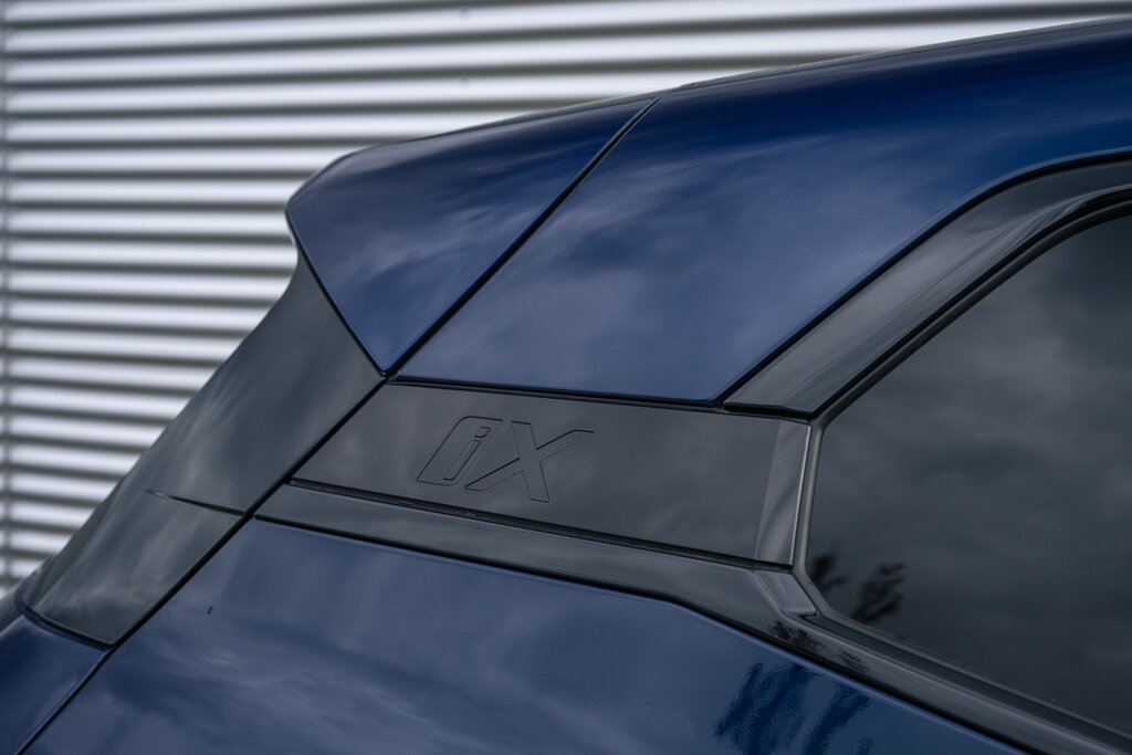 BMW iX 13