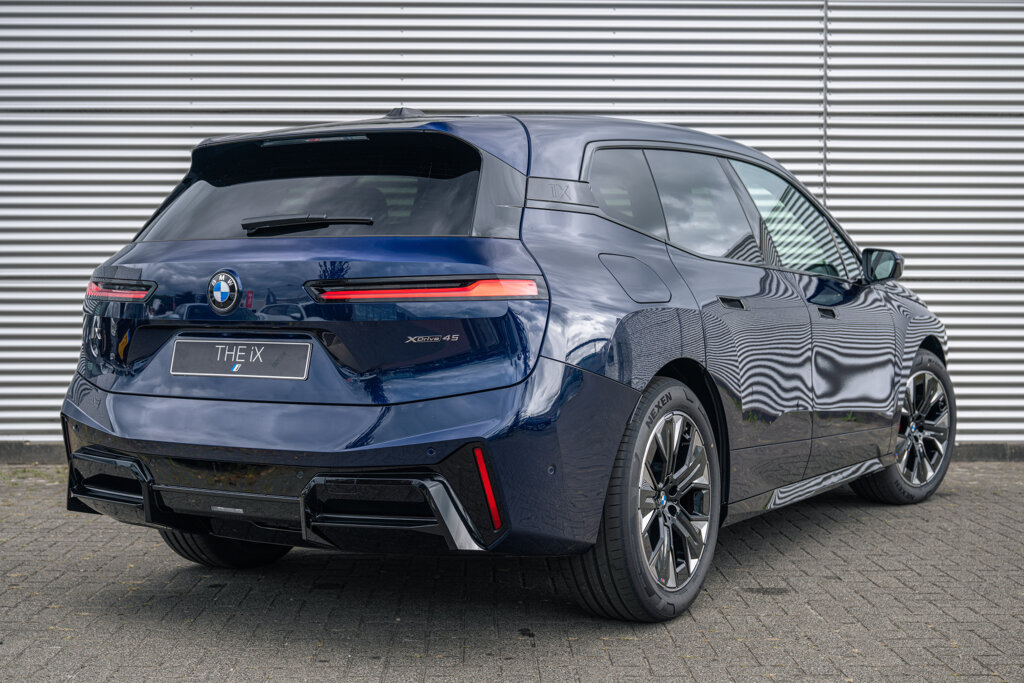 BMW iX 15