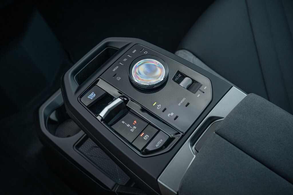 BMW iX 19