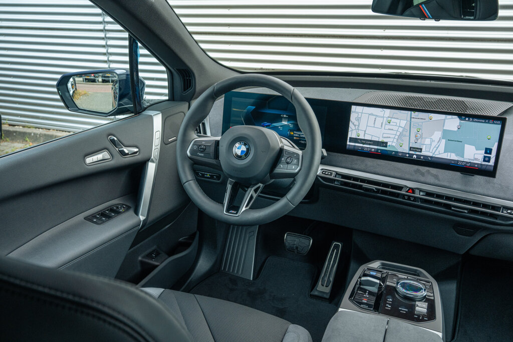 BMW iX 33