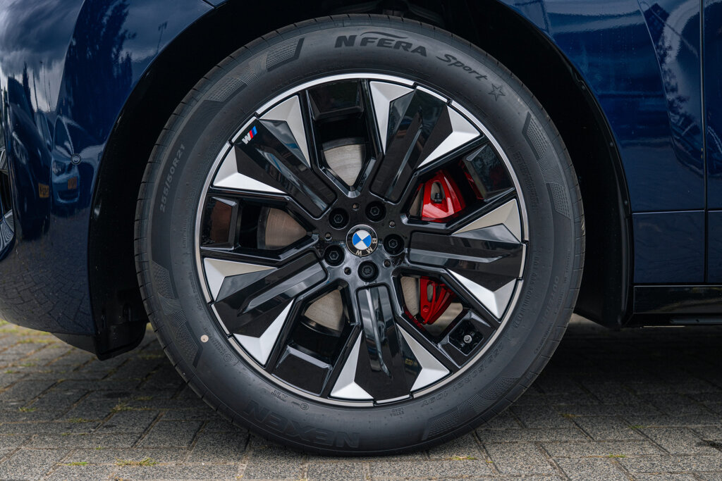 BMW iX 41