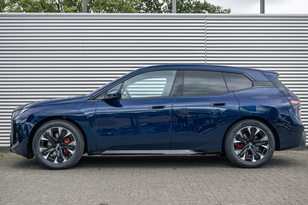 BMW iX 42