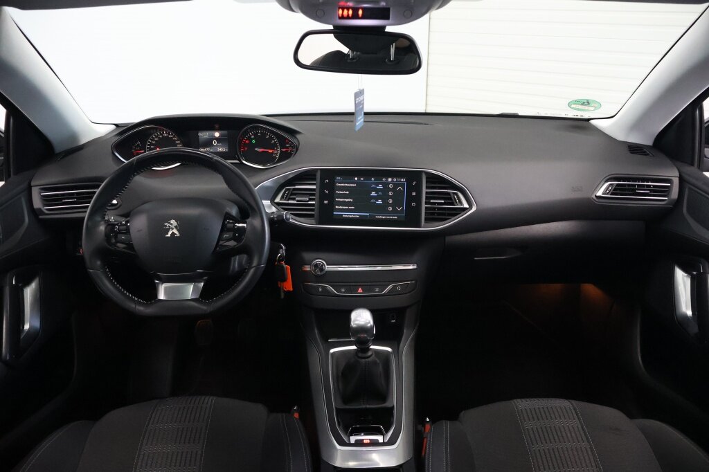 Peugeot 308 SW 1.2 PureTech Blue Lure Pro | Panoramadak | Camera | Carplay - Afbeelding 2
