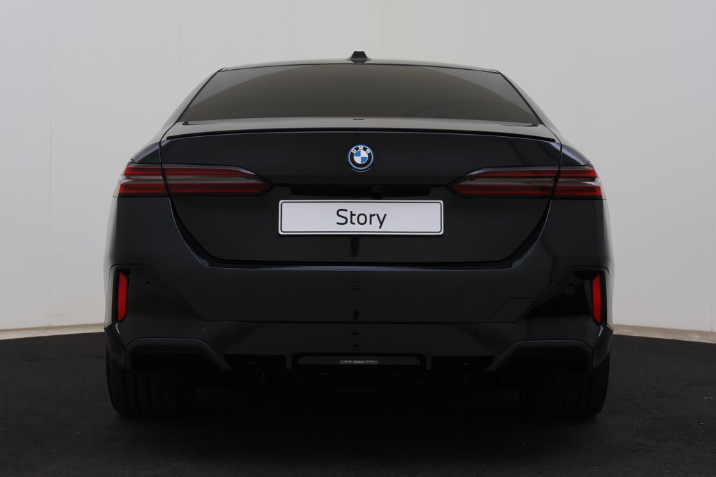 BMW i5 5