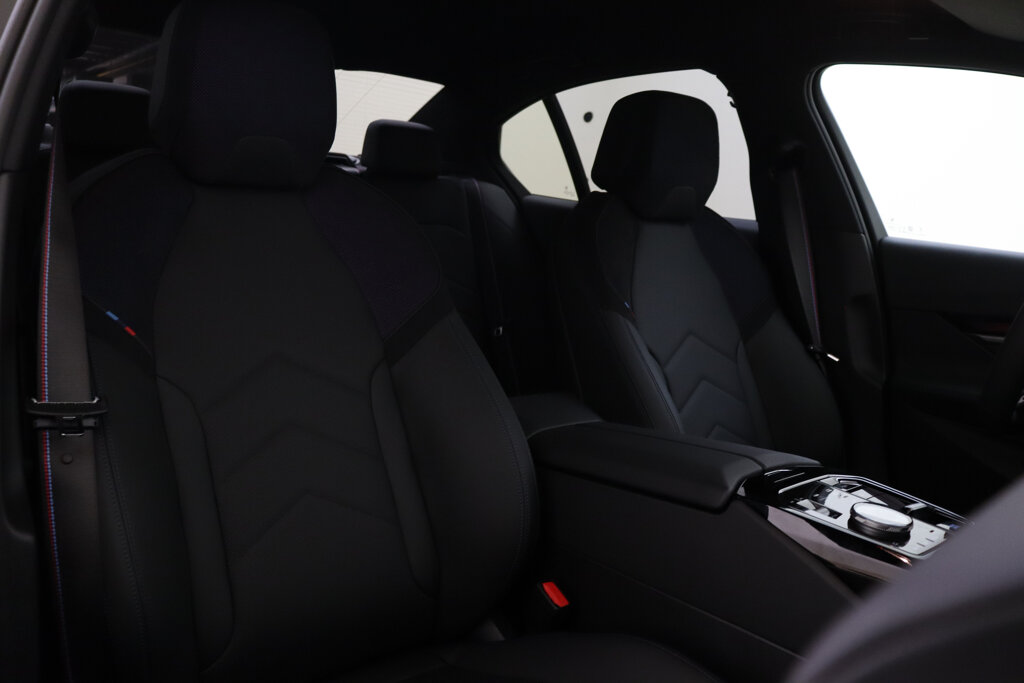 BMW i5 12