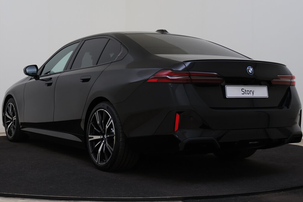BMW i5 15