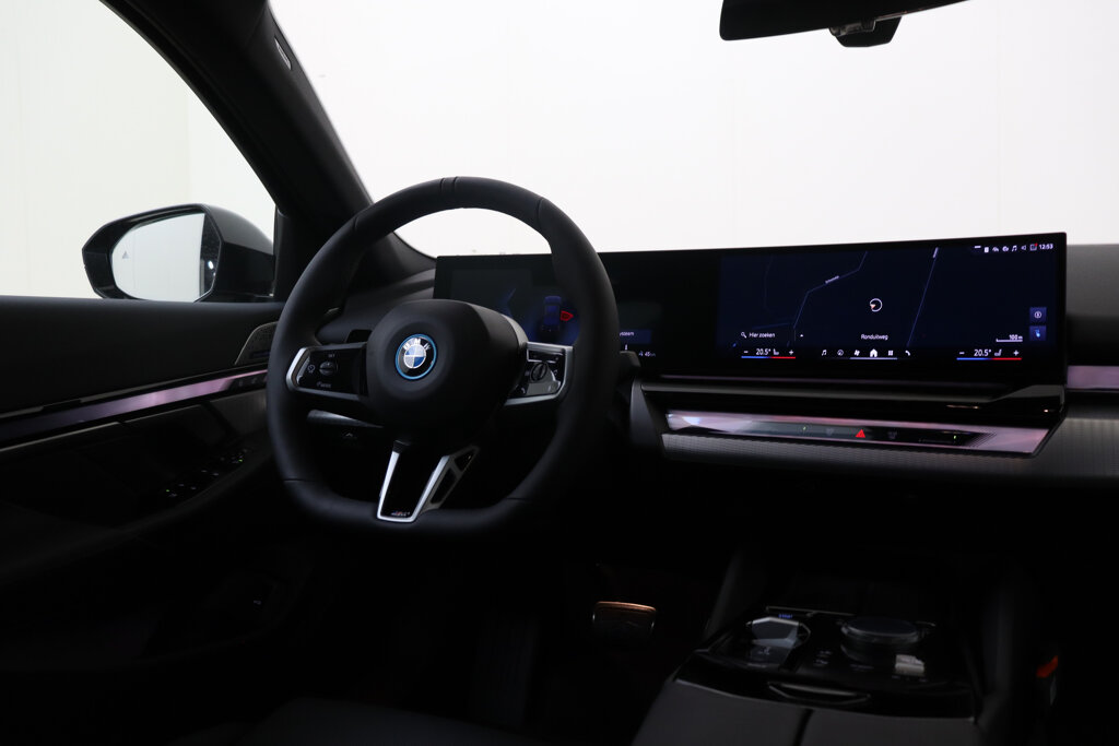 BMW i5 21