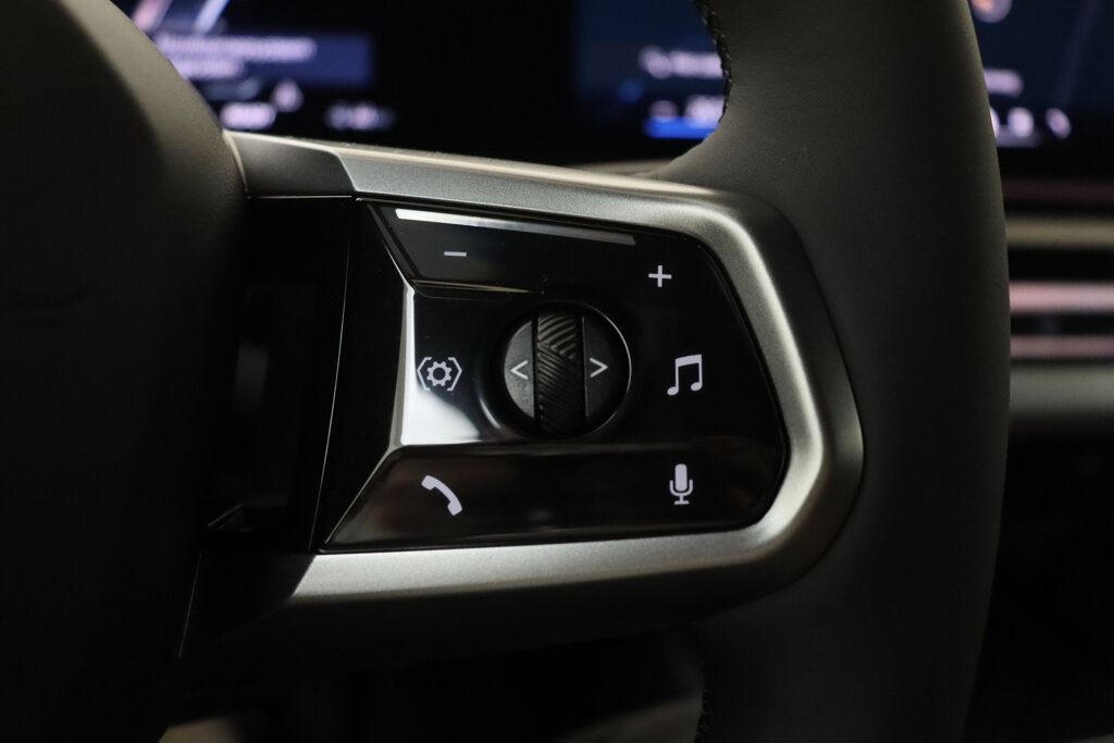 BMW i5 25