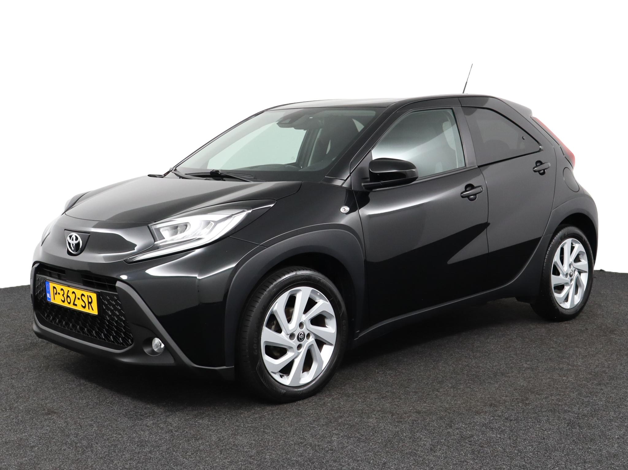 Toyota Aygo X 1.0 VVT-i MT first
