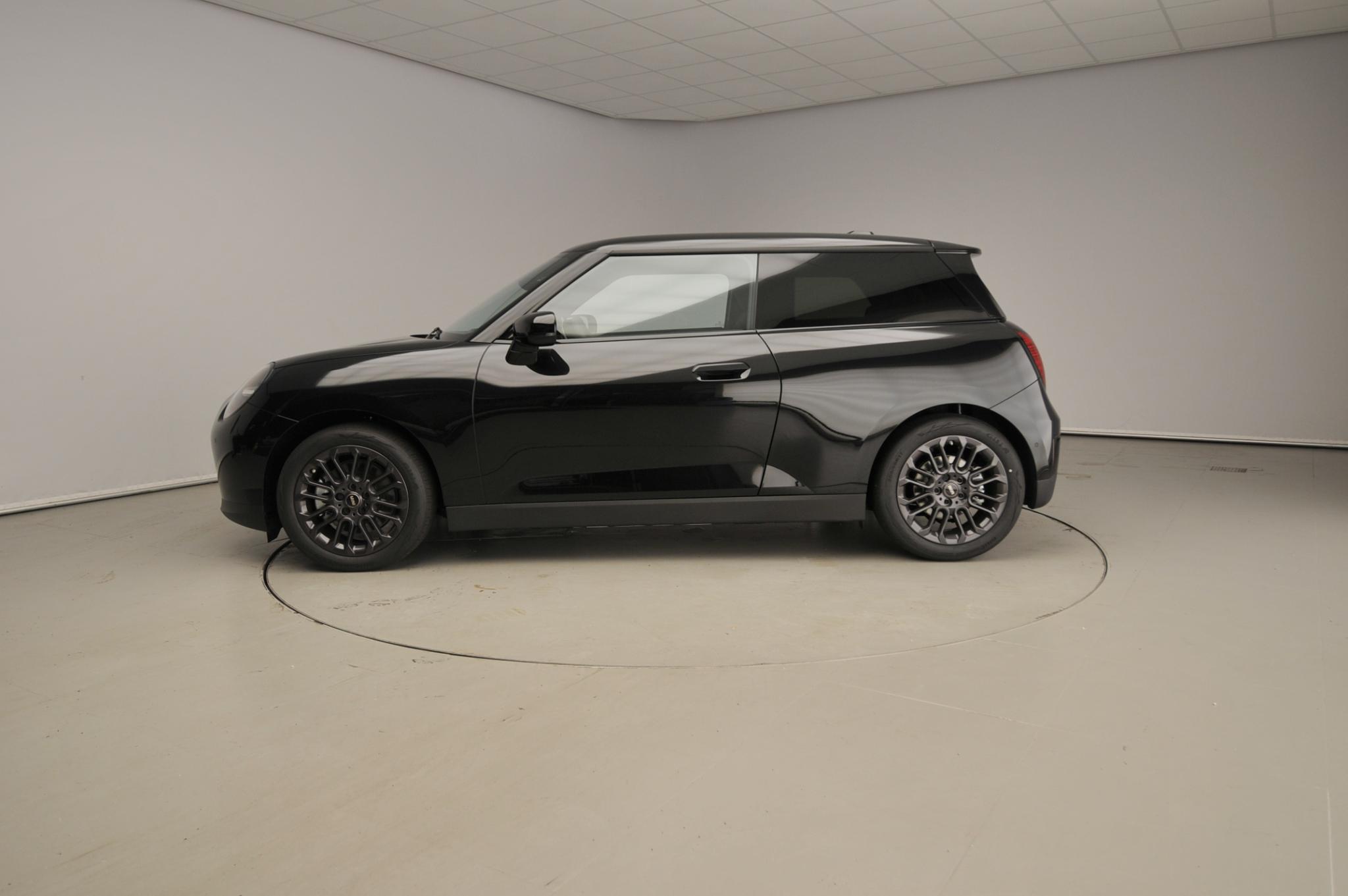 MINI 3-Deurs Cooper E Blackyard 40.7 kWh - Afbeelding 2