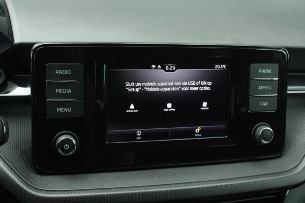 Apple Carplay/Android Auto Apple Carplay/Android Auto