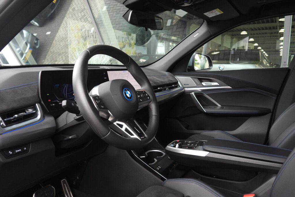 BMW iX2 8