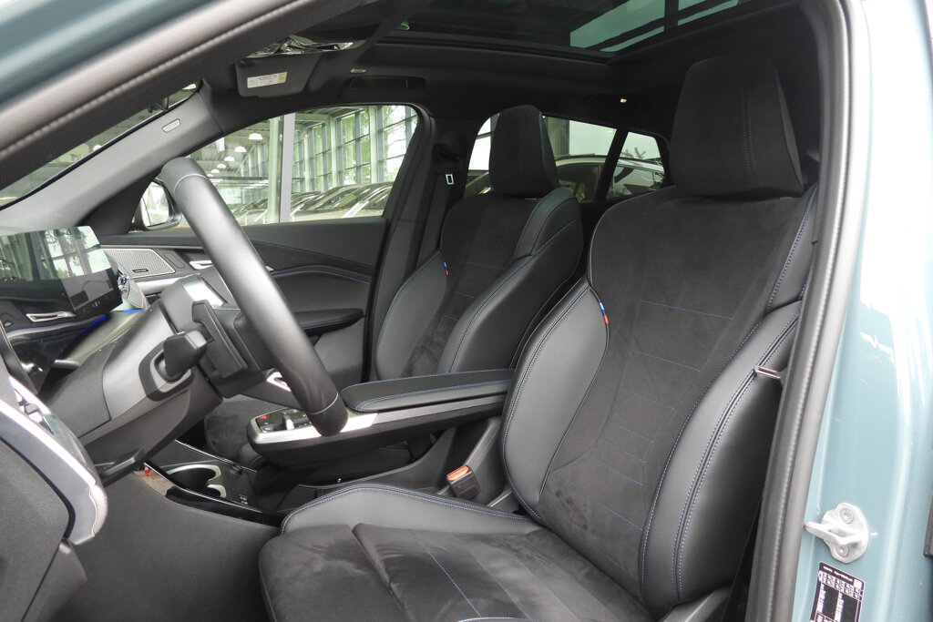 BMW iX2 12