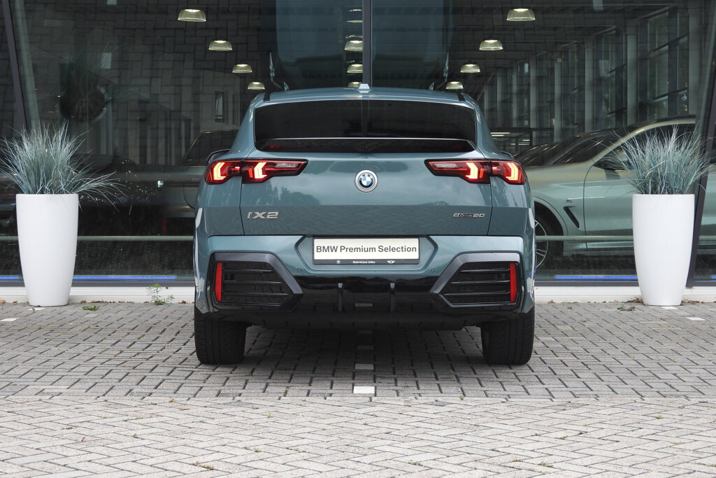 BMW iX2 17