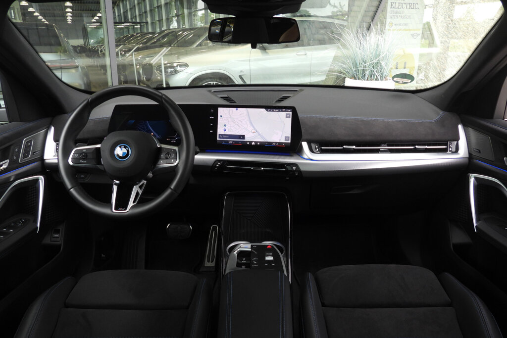 BMW iX2 27