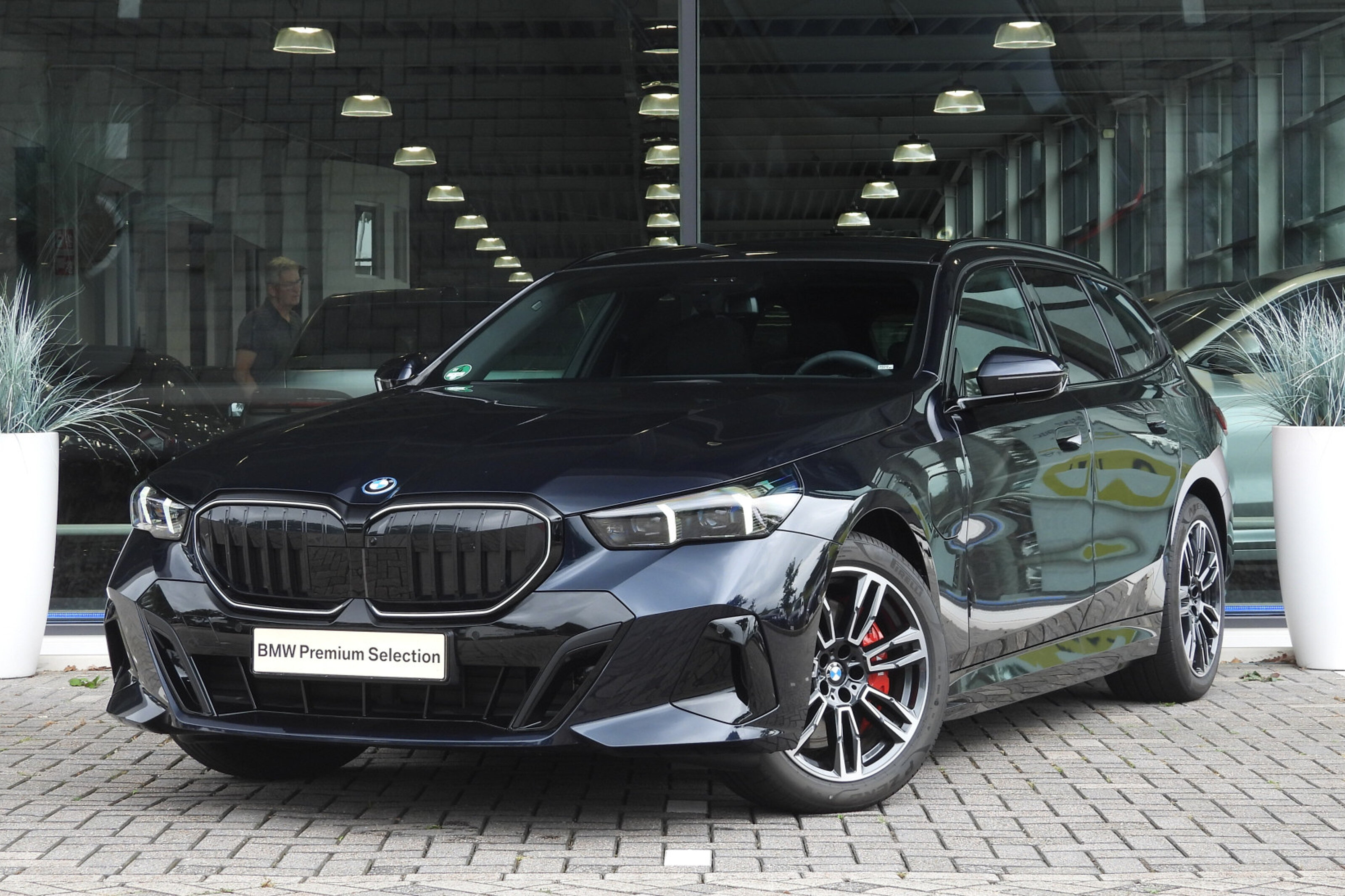 BMW 5 Serie Touring 550e xDrive M Sport Automaat