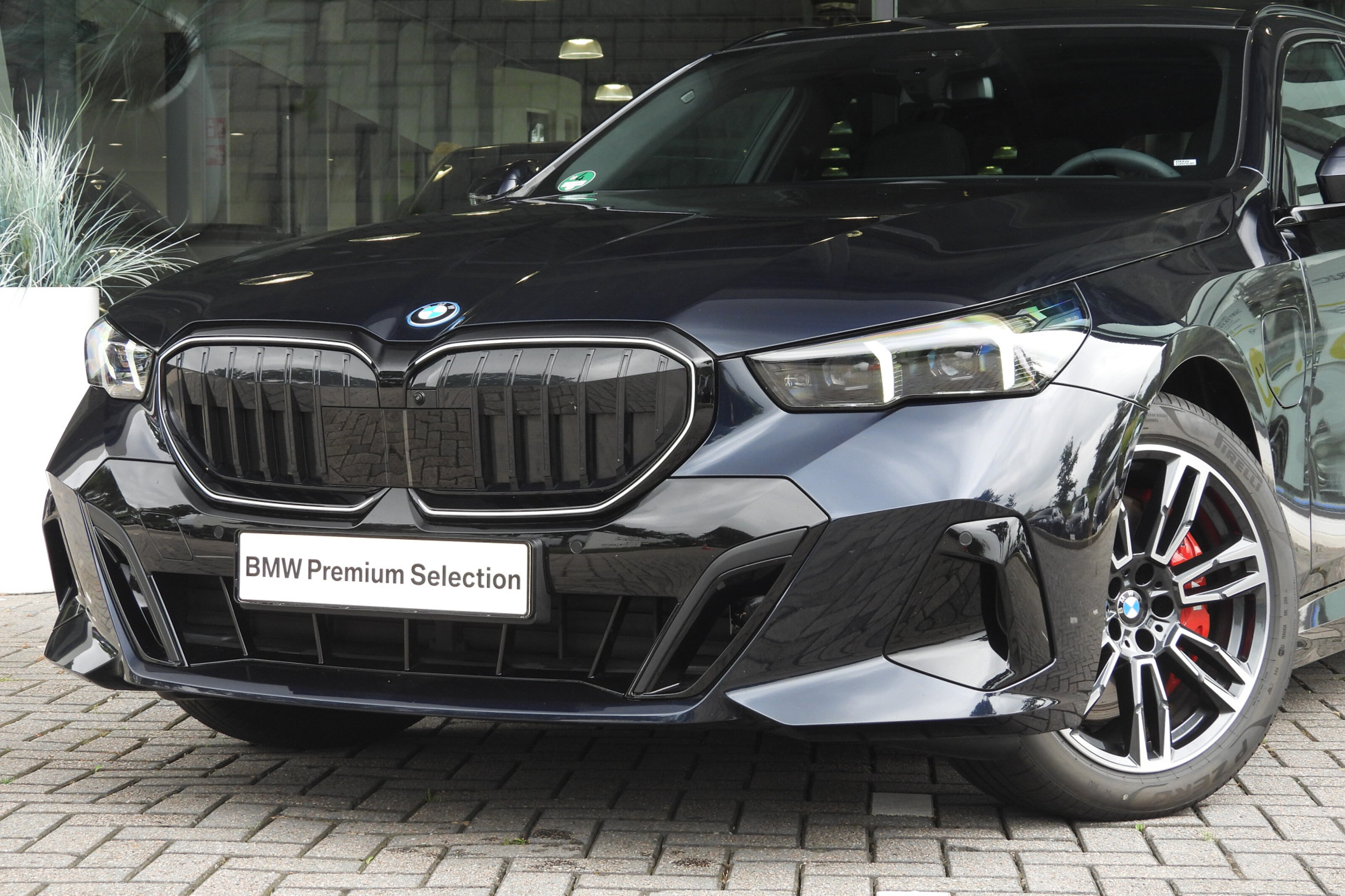 BMW 5 Serie Touring 550e xDrive M Sport Automaat