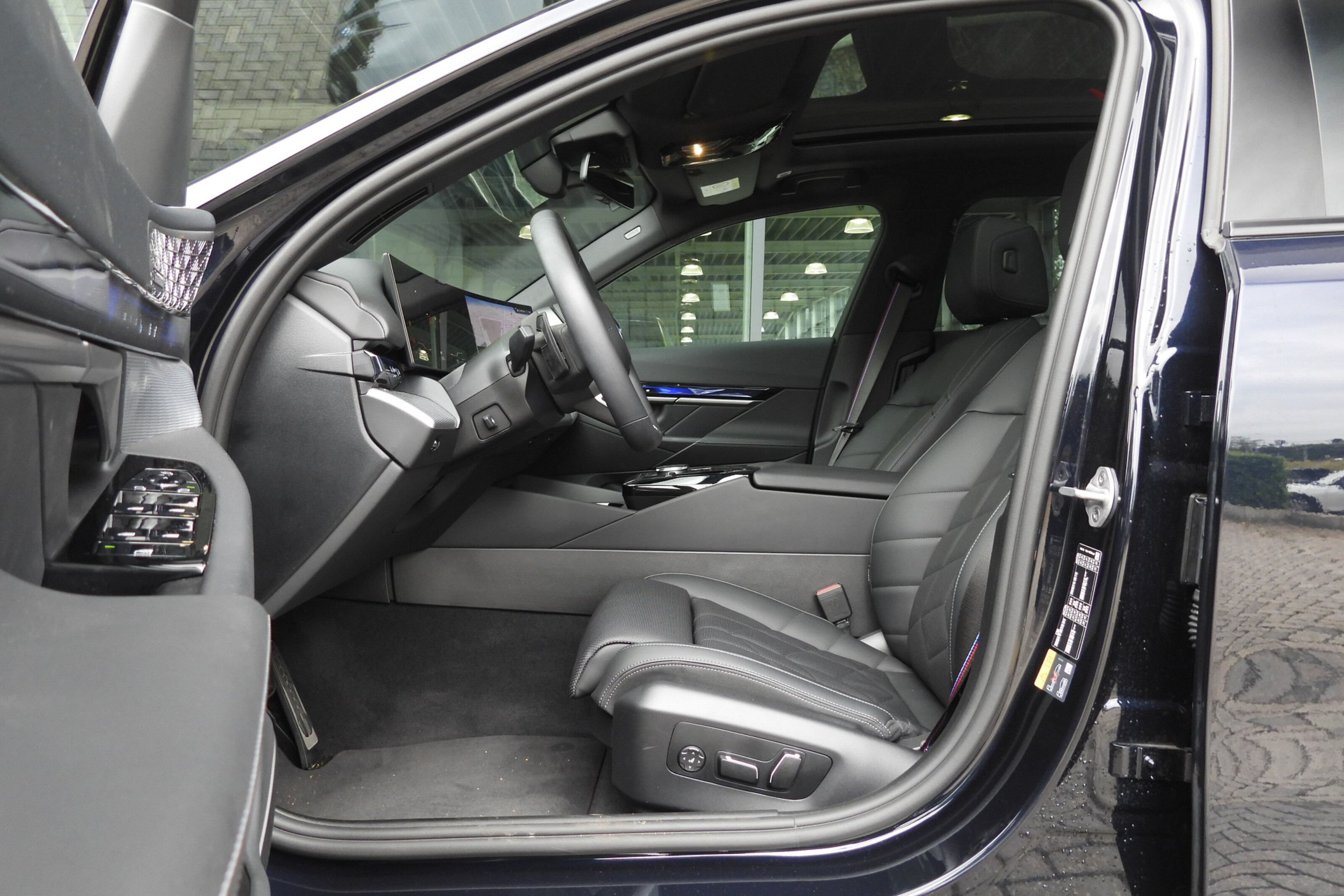 BMW 5 Serie Touring 550e xDrive M Sport Automaat