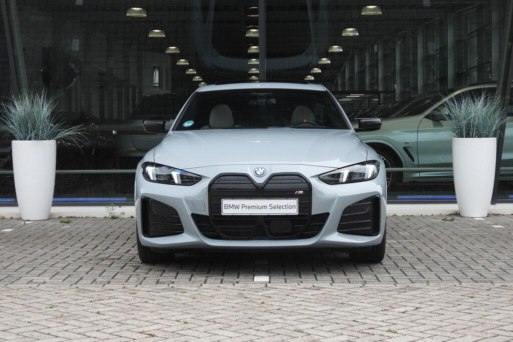 BMW i4 6