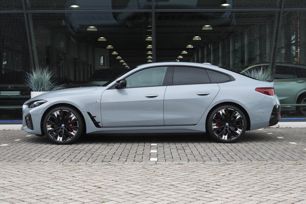 BMW i4 10