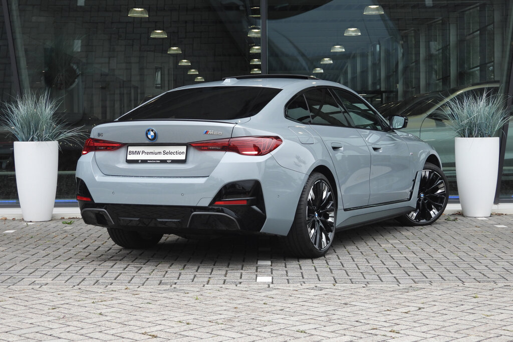 BMW i4 16
