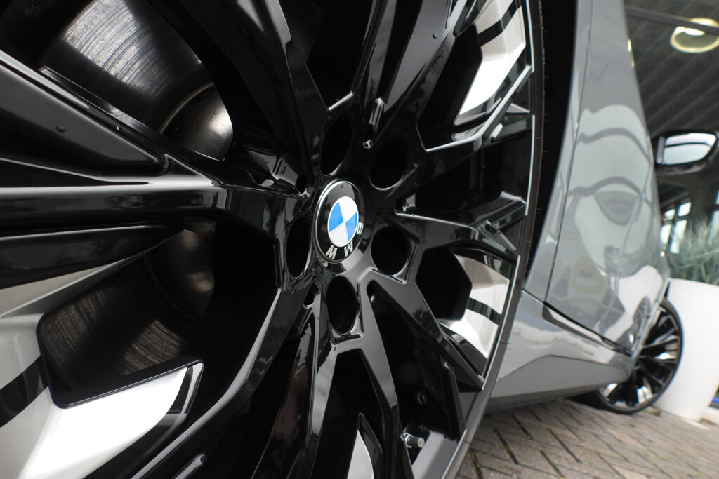BMW i4 17