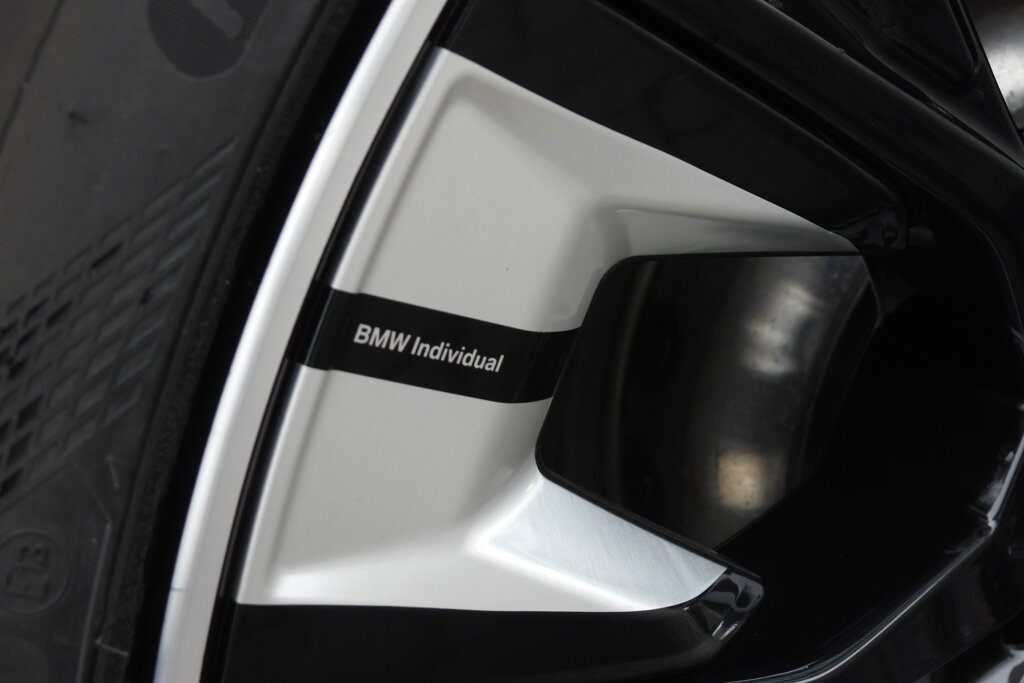 BMW i4 18