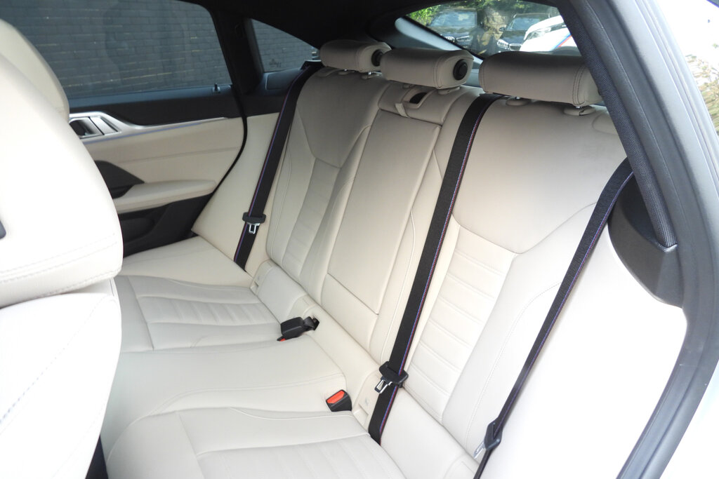 BMW i4 26