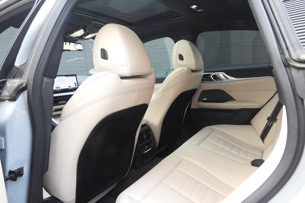 BMW i4 27