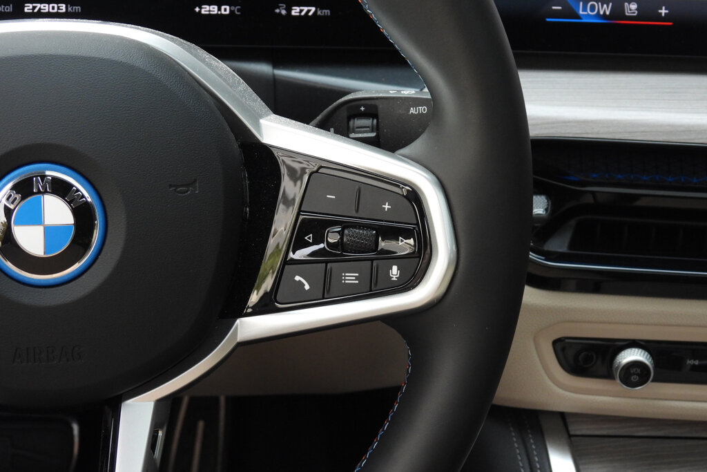 BMW i4 34
