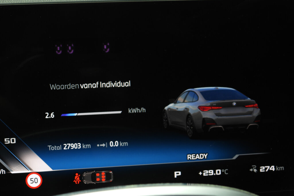 BMW i4 38