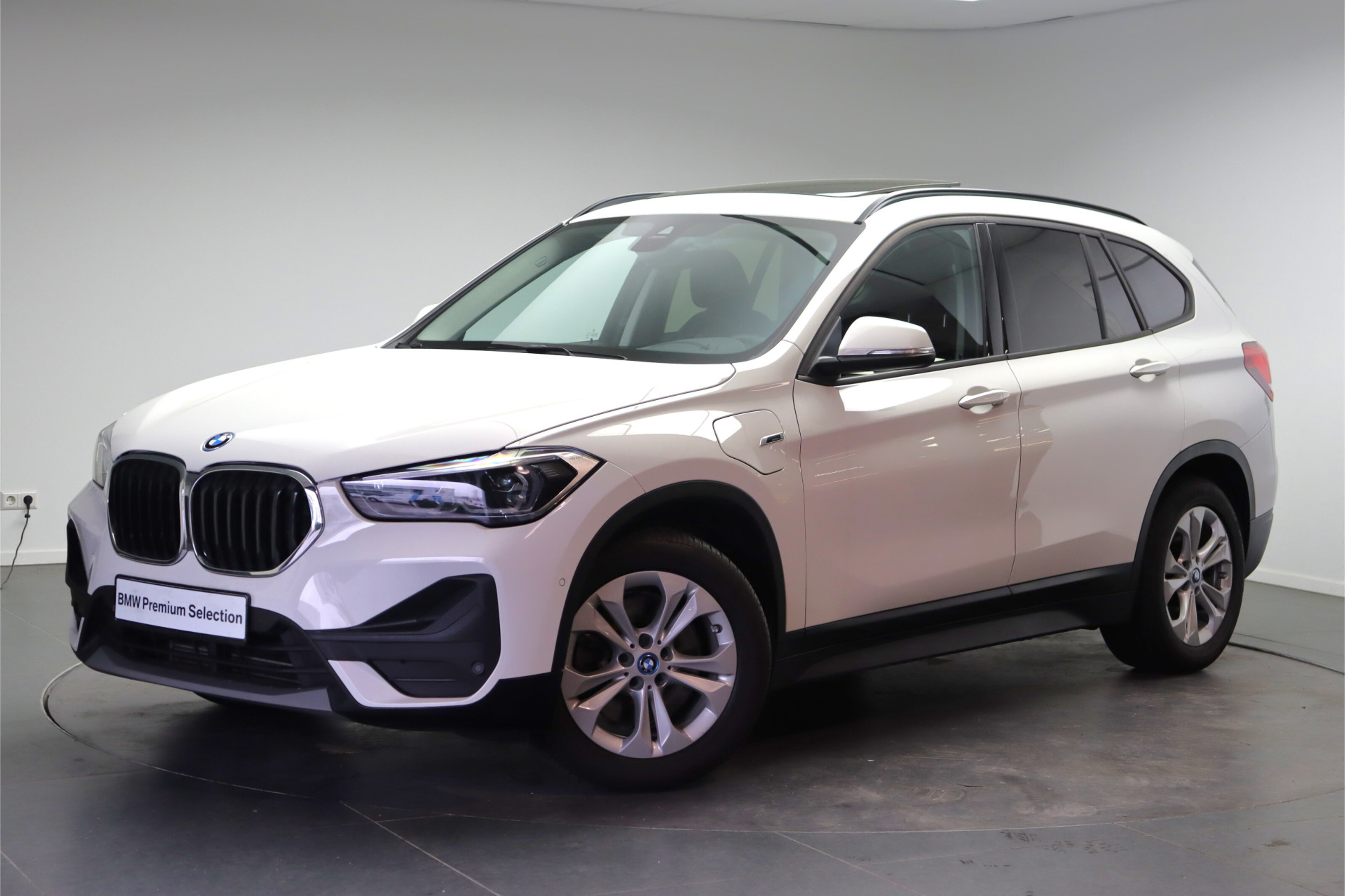 BMW X1 xDrive25e Essential Automaat