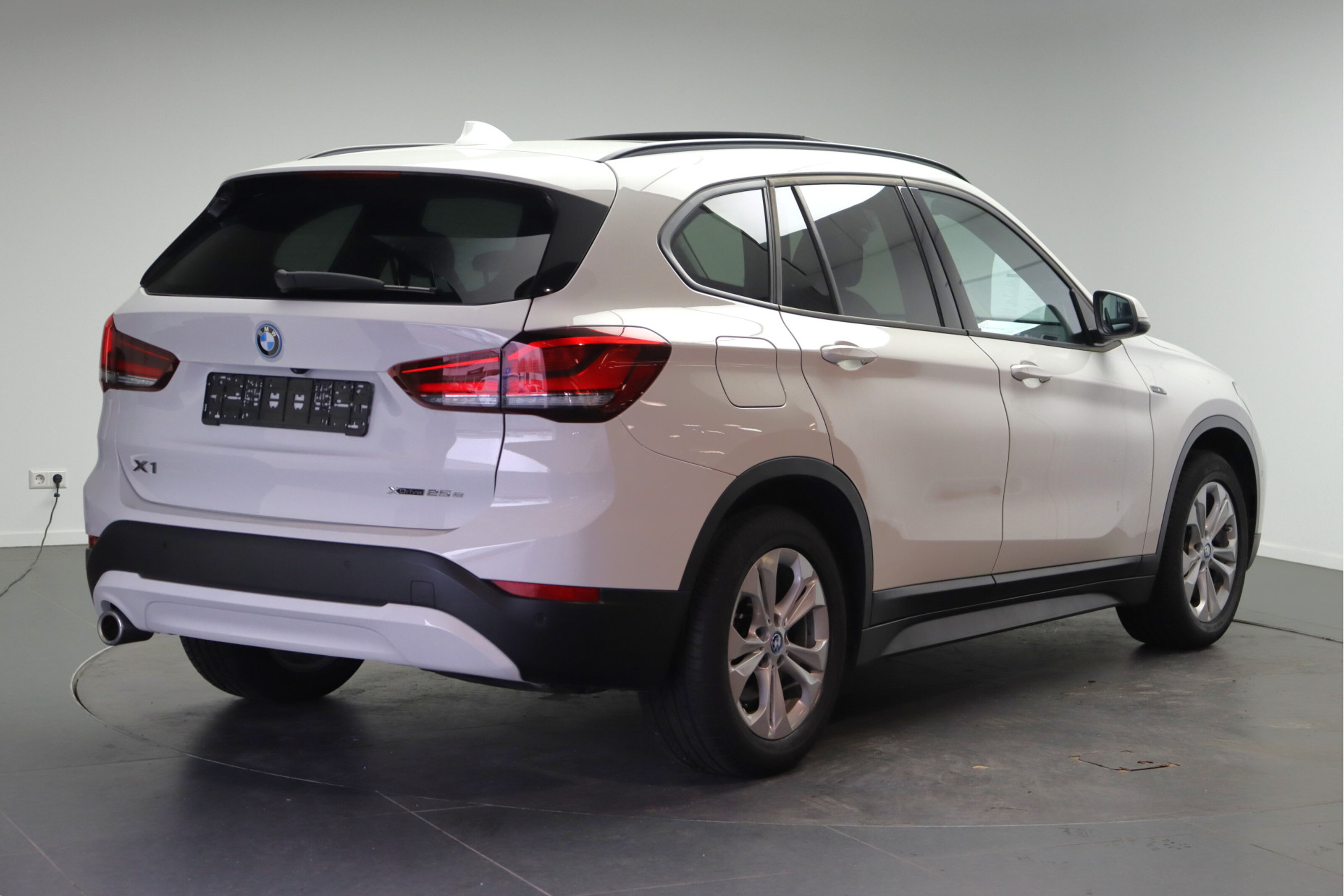 BMW X1 xDrive25e Essential Automaat