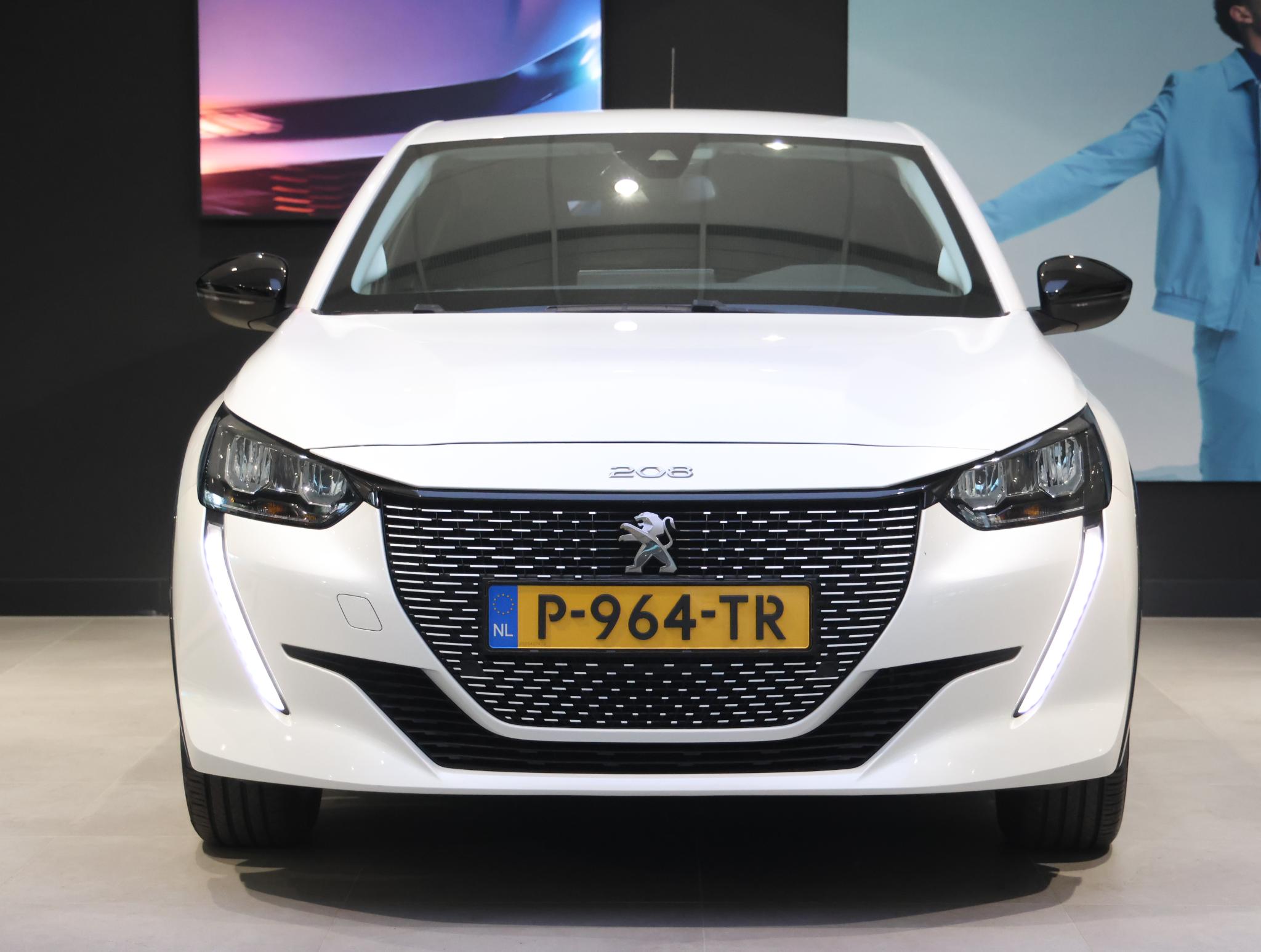 Peugeot e-208