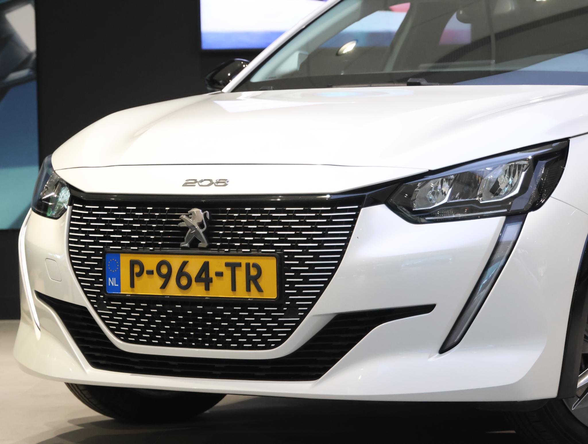 Peugeot e-208