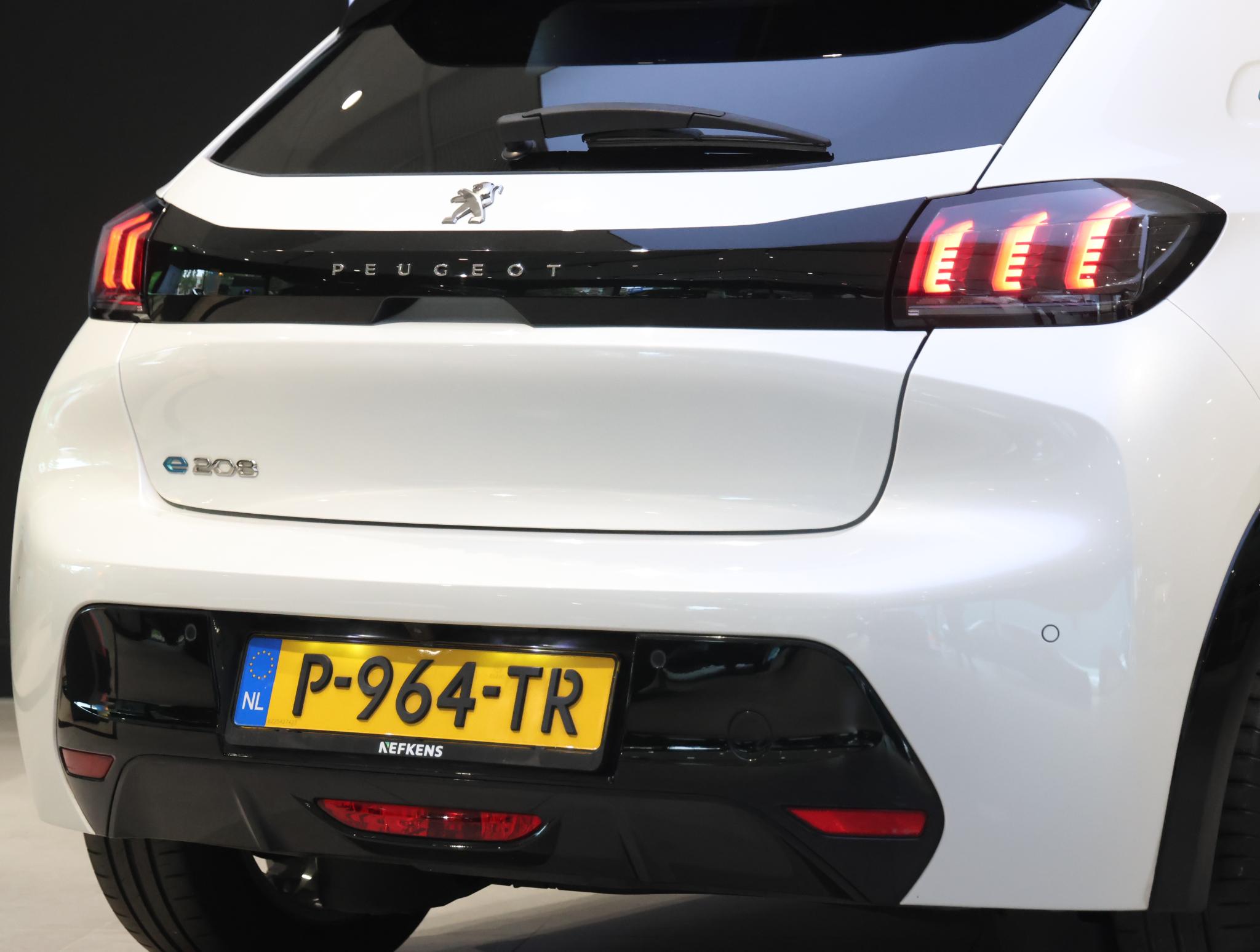 Peugeot e-208