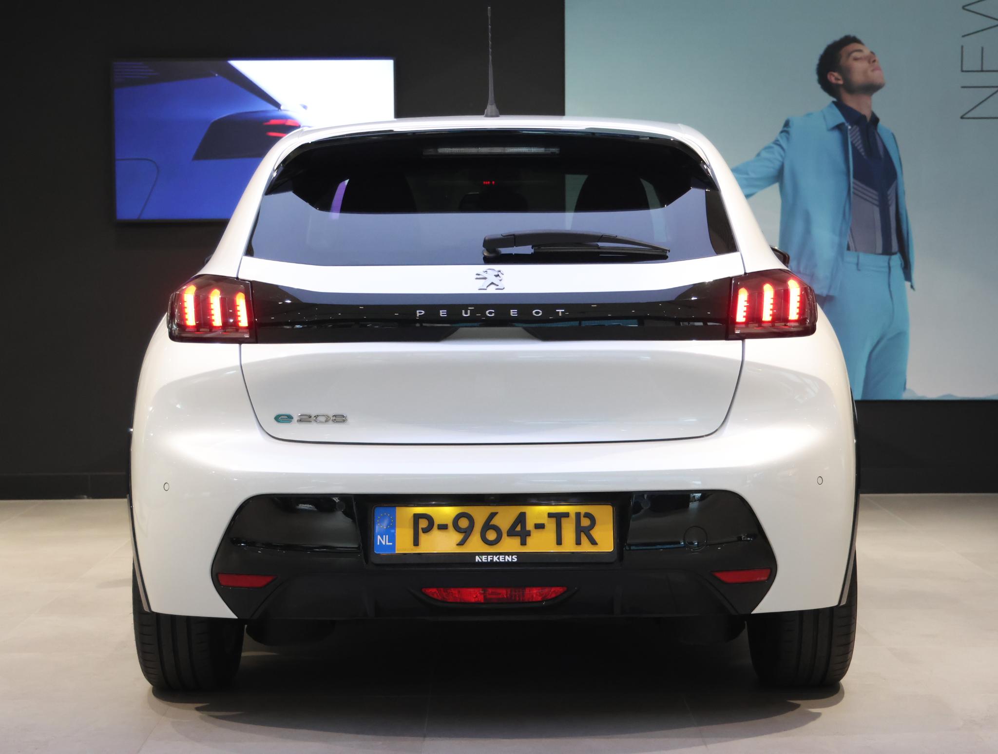 Peugeot e-208