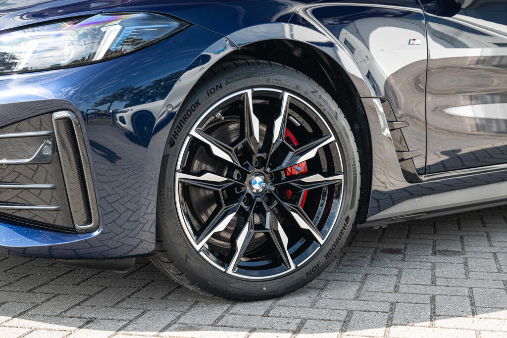BMW i4 22