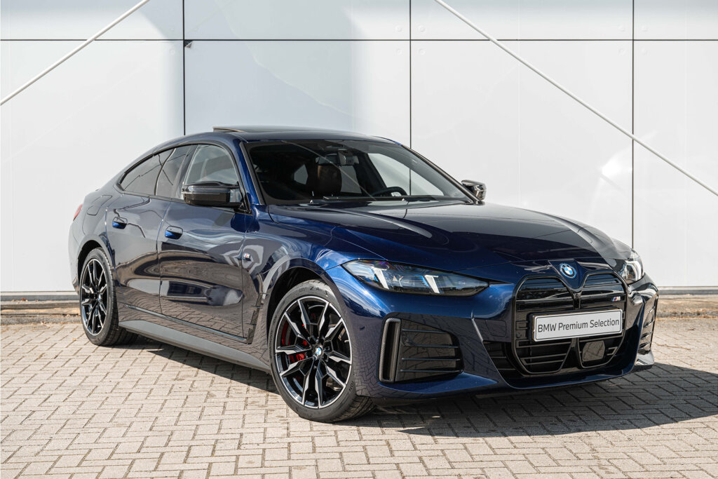 BMW i4 25