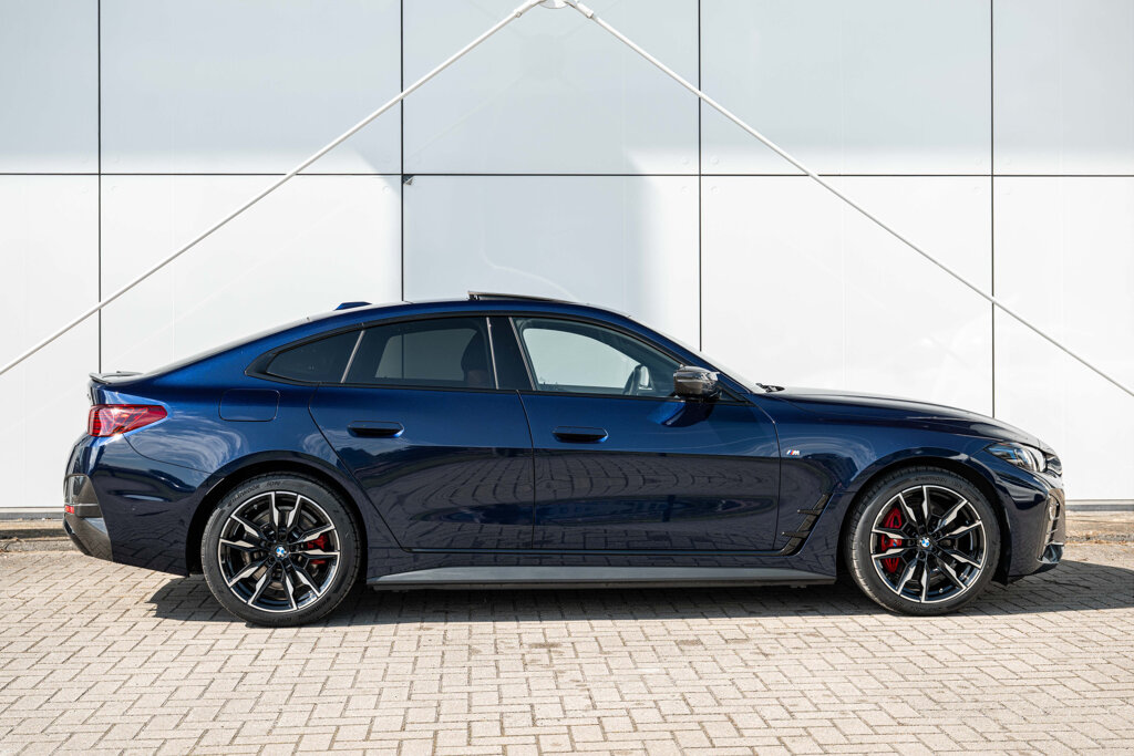 BMW i4 26