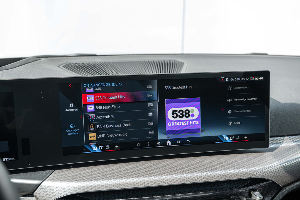 BMW i4 36